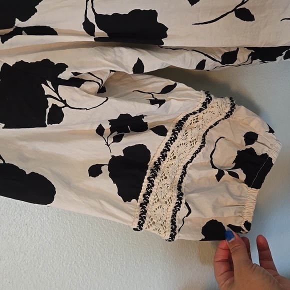 Maurices | Black & White Floral Top Size 1X - Picture 4 of 8